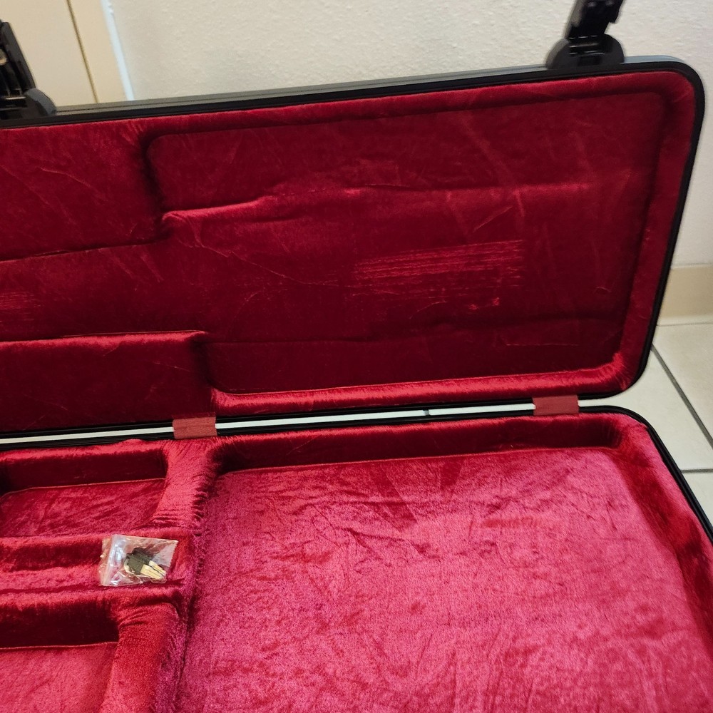 Gator Cases Hard-Shell Plastic Case for Standard Electric Guitars With Keys