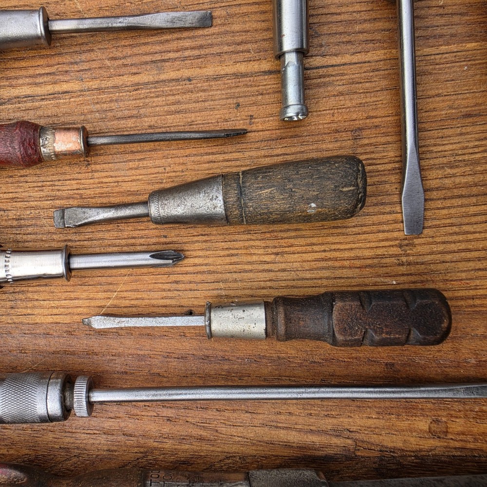Antique Wooden Handle Screwdrivers Lot Tools