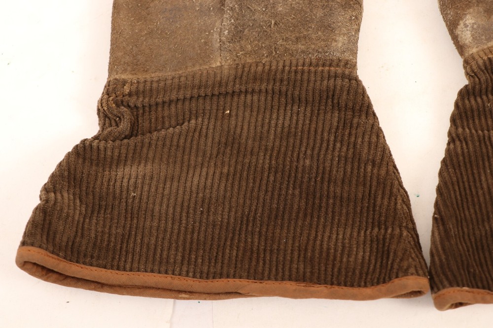 WWII German Cold Weather Mittens (p385)
