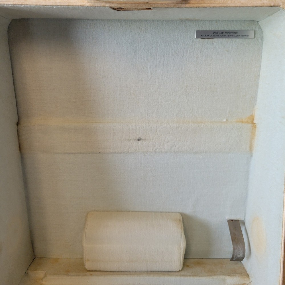 Olivetti Studio 44 SCRIPT Manual Portable Typewriter w/ Original Case - NICE !