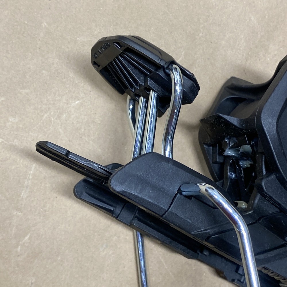 ARMADA SKI BINDING SEELING AS IS NOT SURE WHAT MODEL