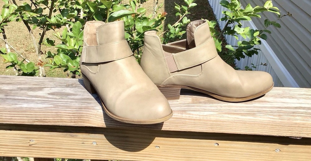 Life Stride Velocity Boots Size 7M