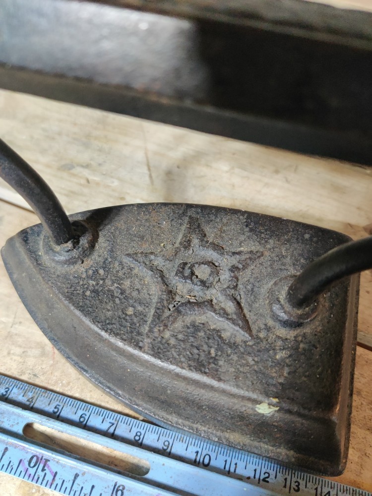 Antique Cast Iron Hand Iron - Star Image
