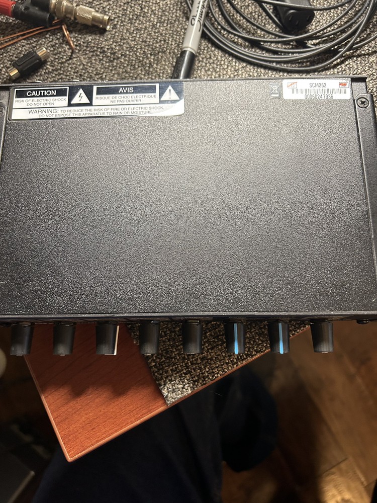 Sure SCM 262 Mixer preamp