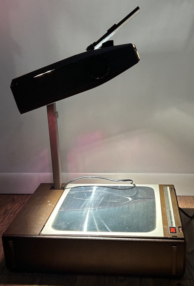 Vtg 3M Visual Systems 2000 AG Portable Overhead Transparency Projector WORKING