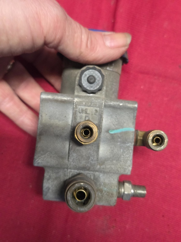 OEM Bendix Air Compressor Governor K025894, 909762 83