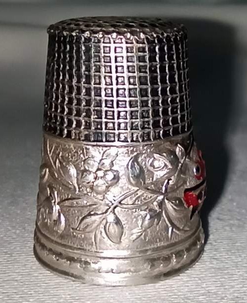 Rare Ladybird silver Thimble