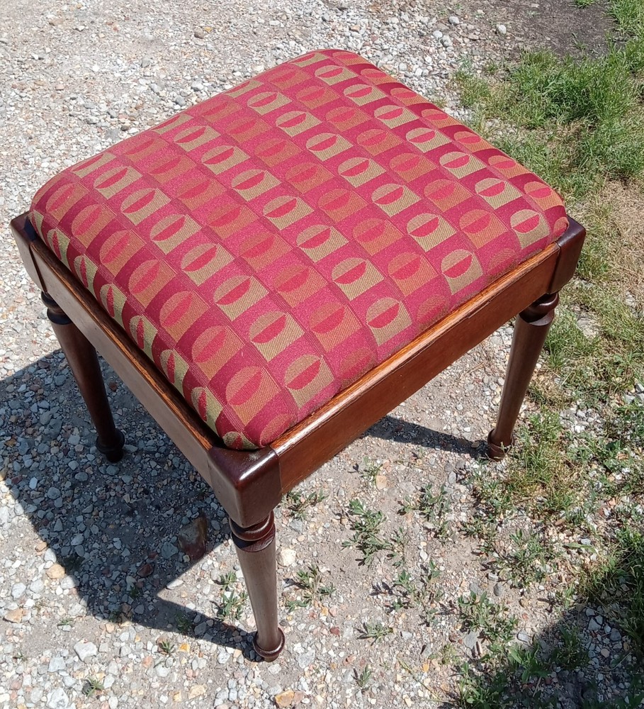 Mid Century Walnut Singer Sewing Bench (VB29)