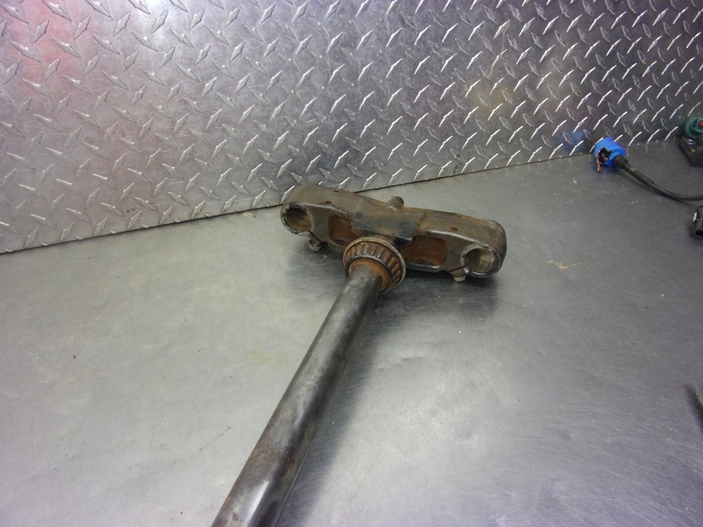 932 B PIAGGIO BV 200 2003 OEM T-SHAPED FORK LOWER