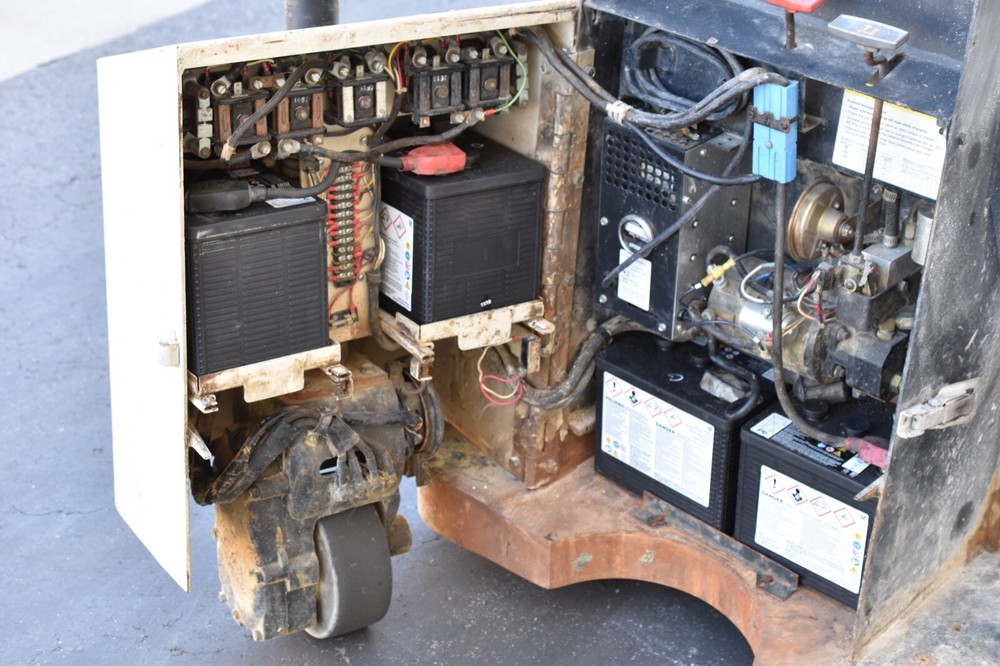 Crown 20MT Electric Walkie Straddle Stacker pallet jack