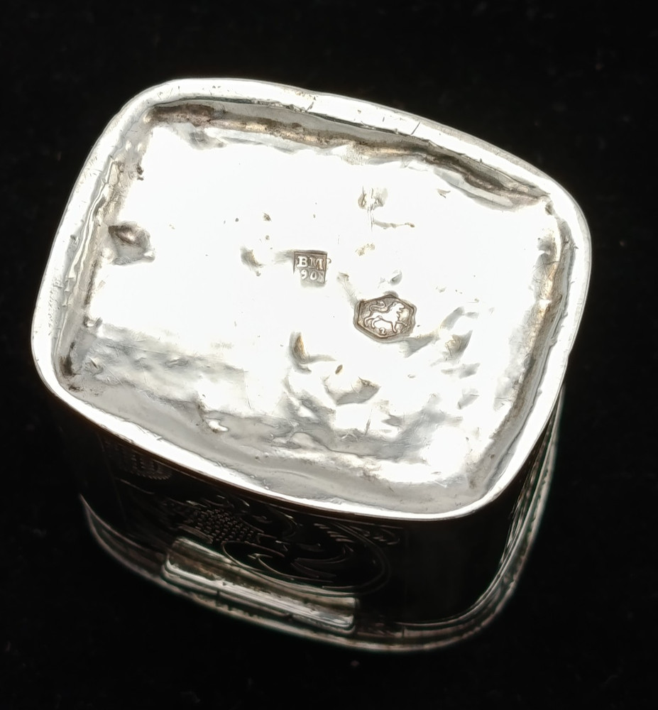 19th Century Dutch Loderein Scent Snuff Solid Silver Repousse Hinged Lid Box