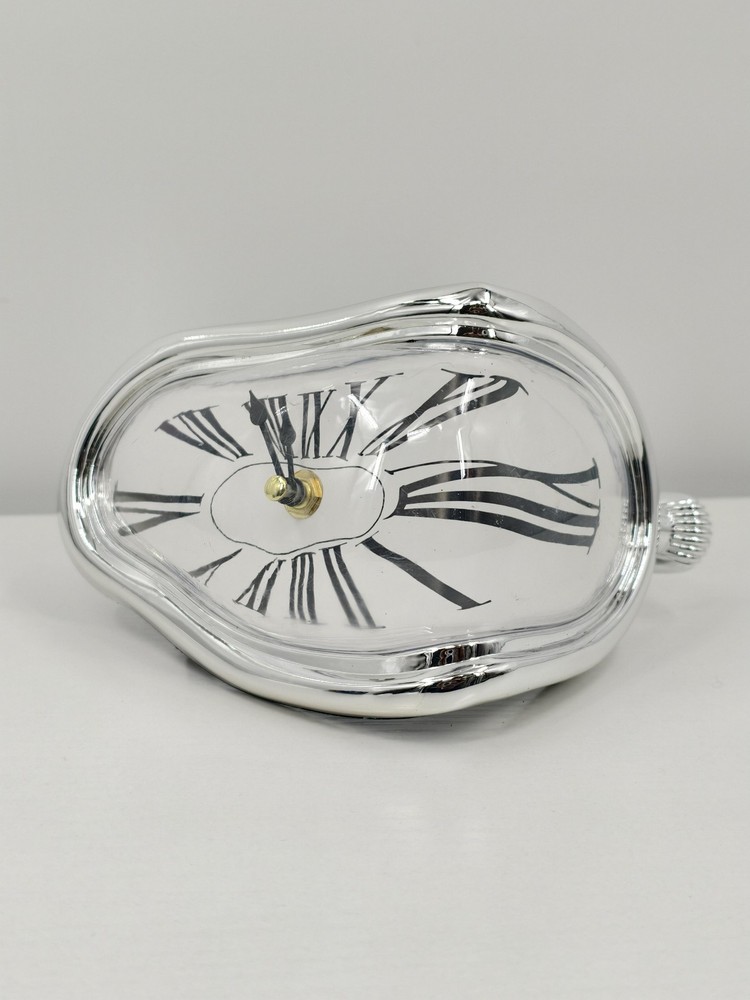 Table & Shelf Clock Silver Pop Art Melting Design Quartz Battery Powered