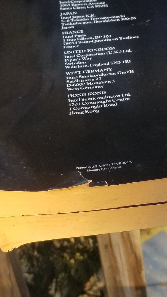 1 OR 2 VINTAGE ELECTRONICS BOOKS 1987 INTEL MEMORY COMPONENTS HANDBOOK