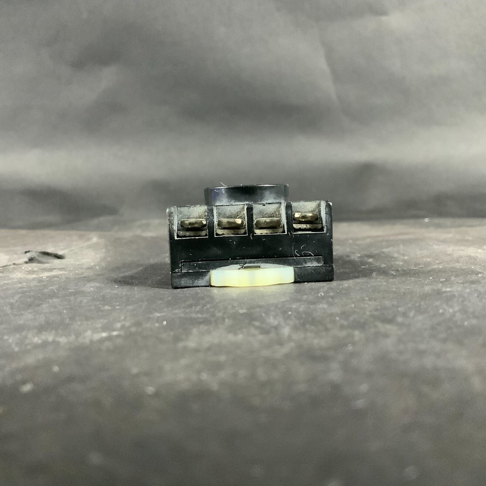 PHILIPS ECG RLY9113 RELAY SOCKET ($5 OBO)