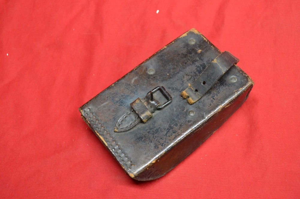 VINTAGE GERMAN Battery TESTER * WORKS * FRONT GLASS MISSING