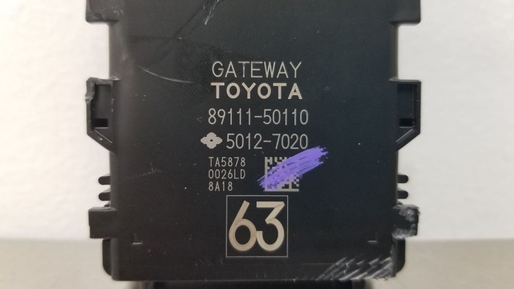 18 LEXUS LS500 NETWORK GATEWAY CONTROL MODULE 8911150110