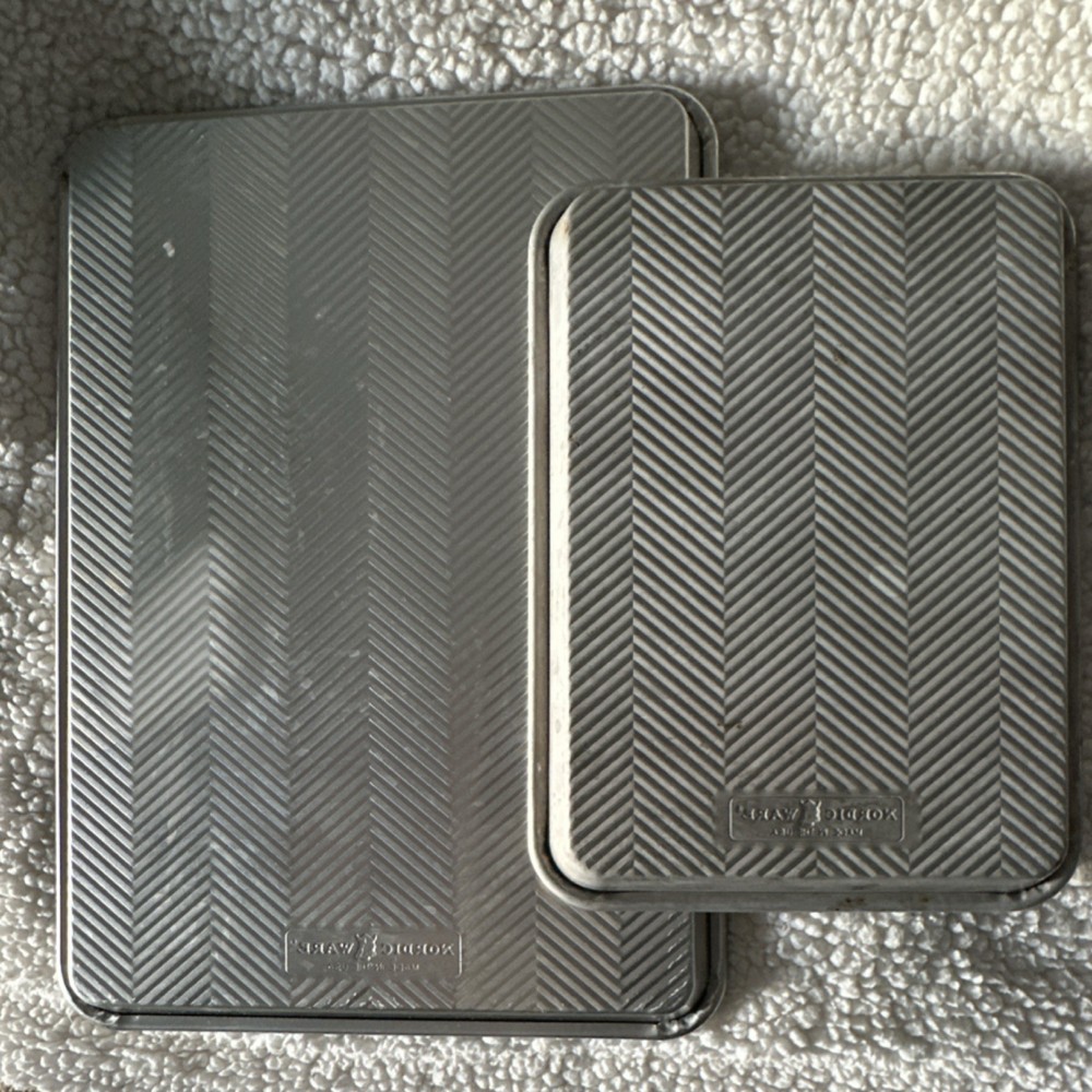 Nordic Ware Two-Piece Silver Aluminum Rectangular Easy Clean Baking Tray Set