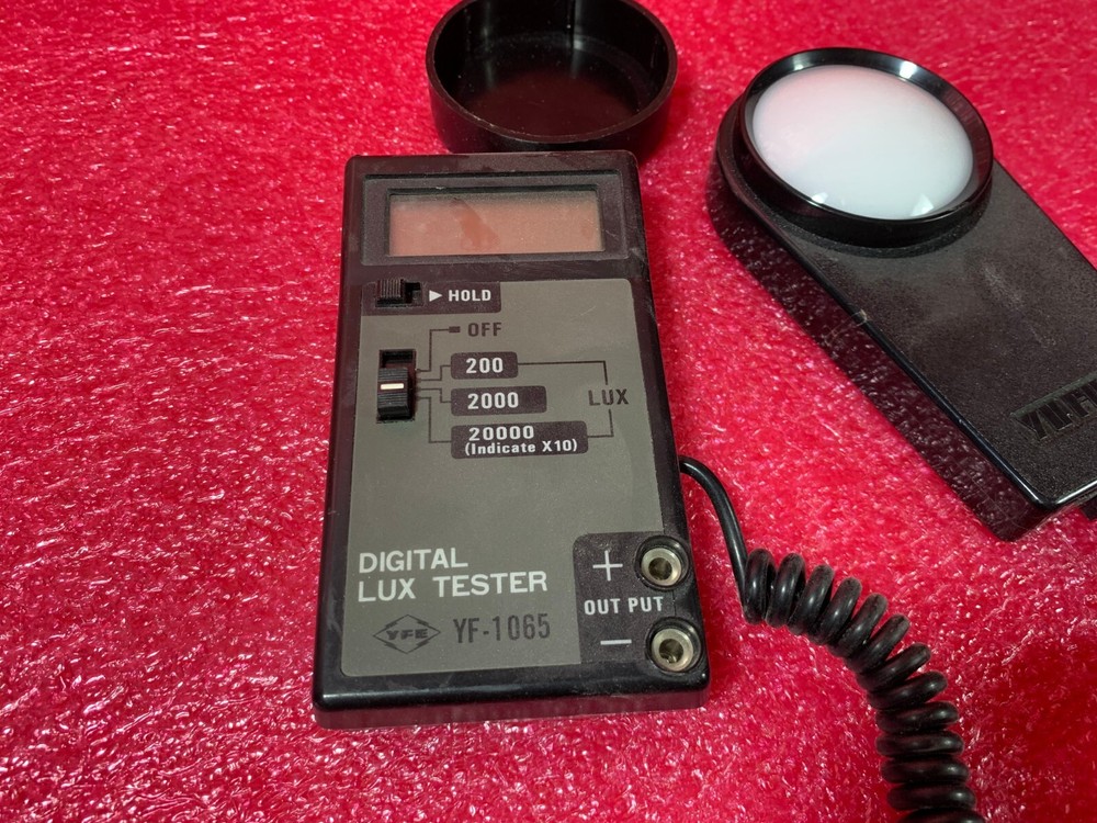 YFS Digital Light Meter model YF-1065