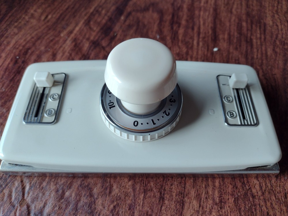 Studio SR302 Ribbing Attachment (Ribber)