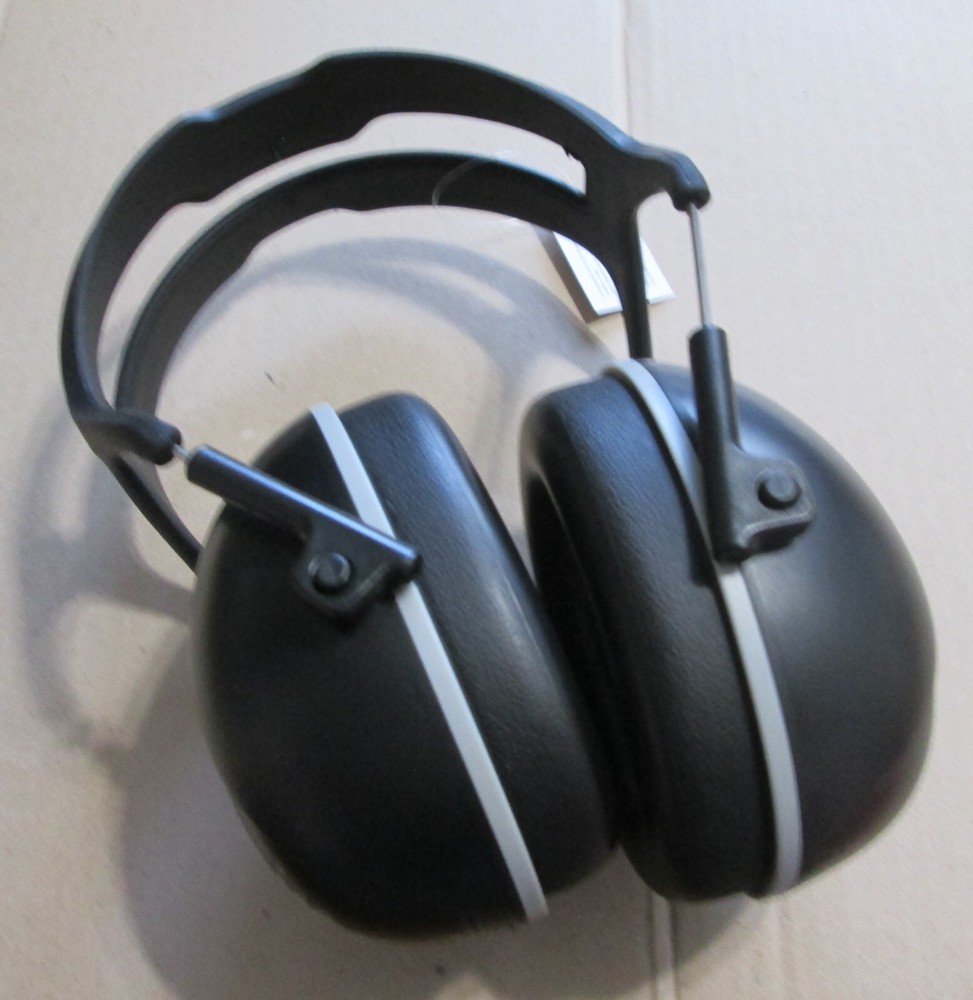 Mpow HP158A Noise Reduction Safety Ear Muffs Black Adjustable Range Yardwork NWT