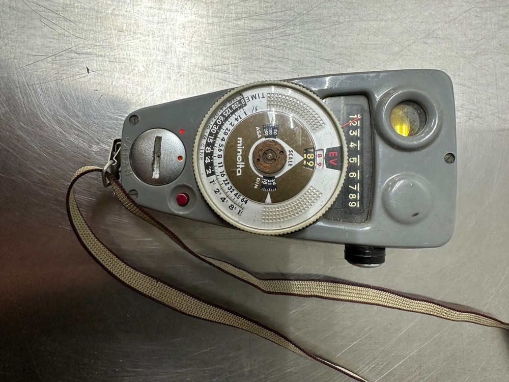 Vintage Minolta View Meter 9 Light Meter and Case