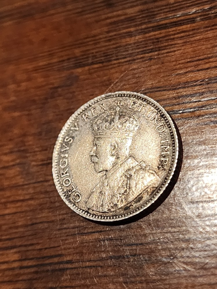 1911 Canada 10 Cents Silver Coin