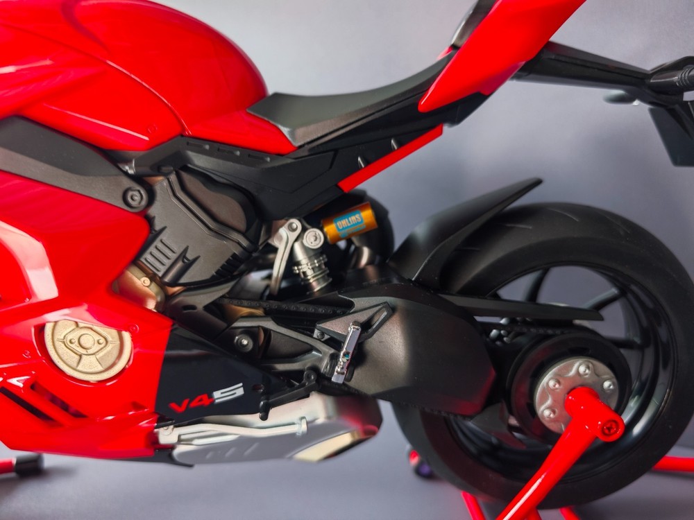 Ducati 1:6 Die-Cast Motorcycle Model, Multi-Function, Premium Gift for Him