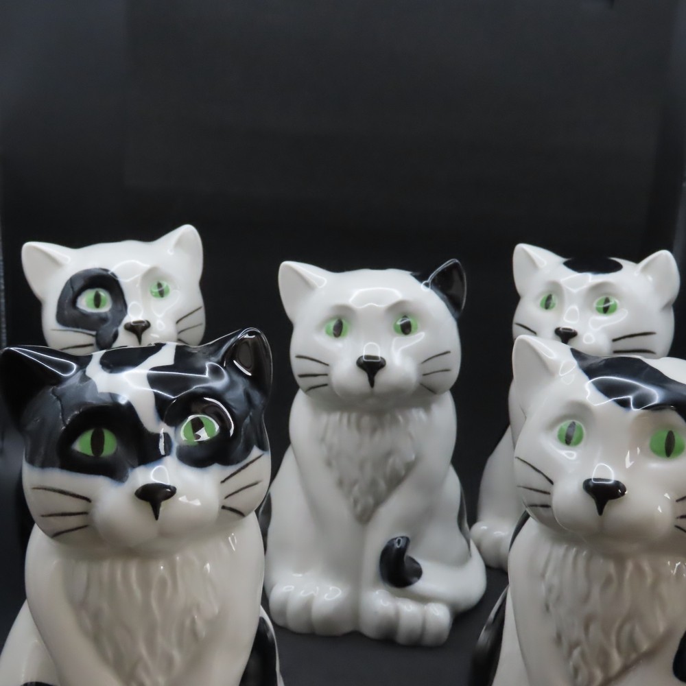 Wade Ceramic Cat Money Box Figurine