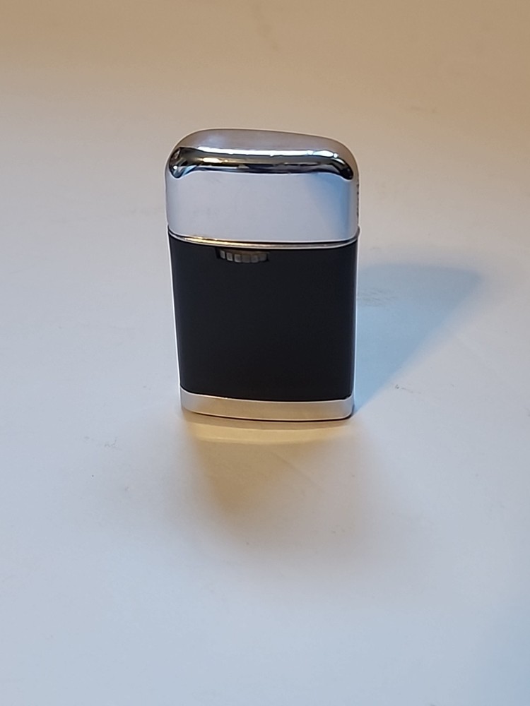 Vintage Ronson Lighter Black Silver Cigarette Lighter
