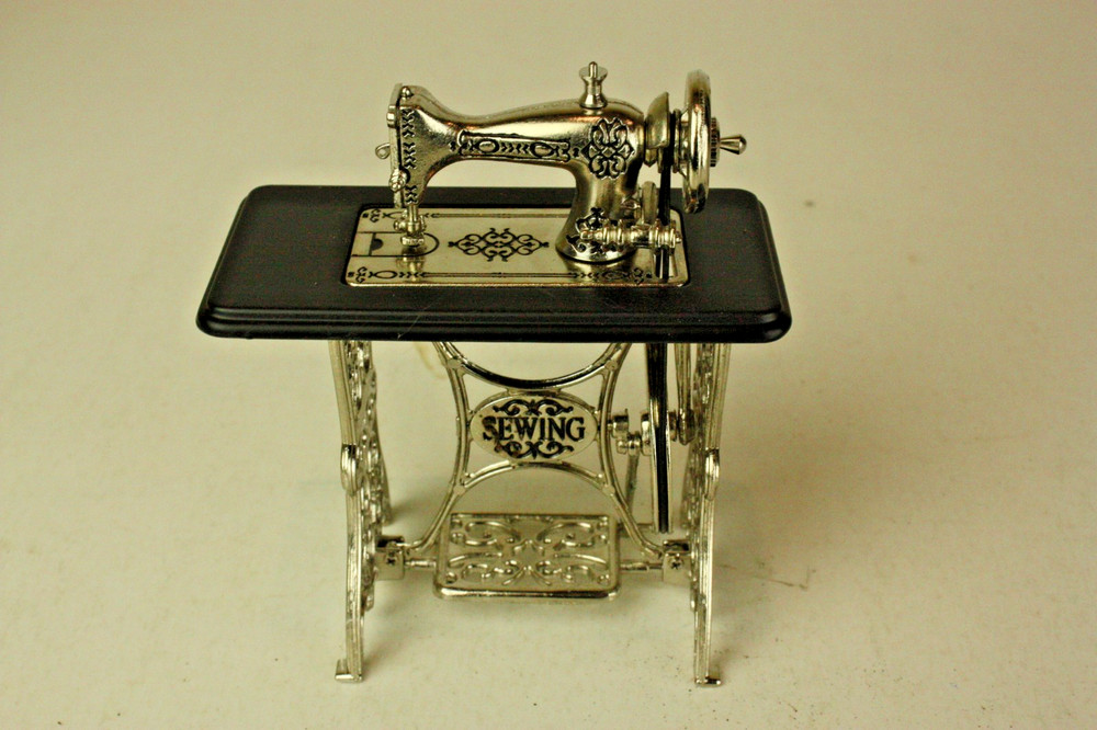 Die Cast Mini Sewing Machine - Treadle - Moving Parts - Original Box