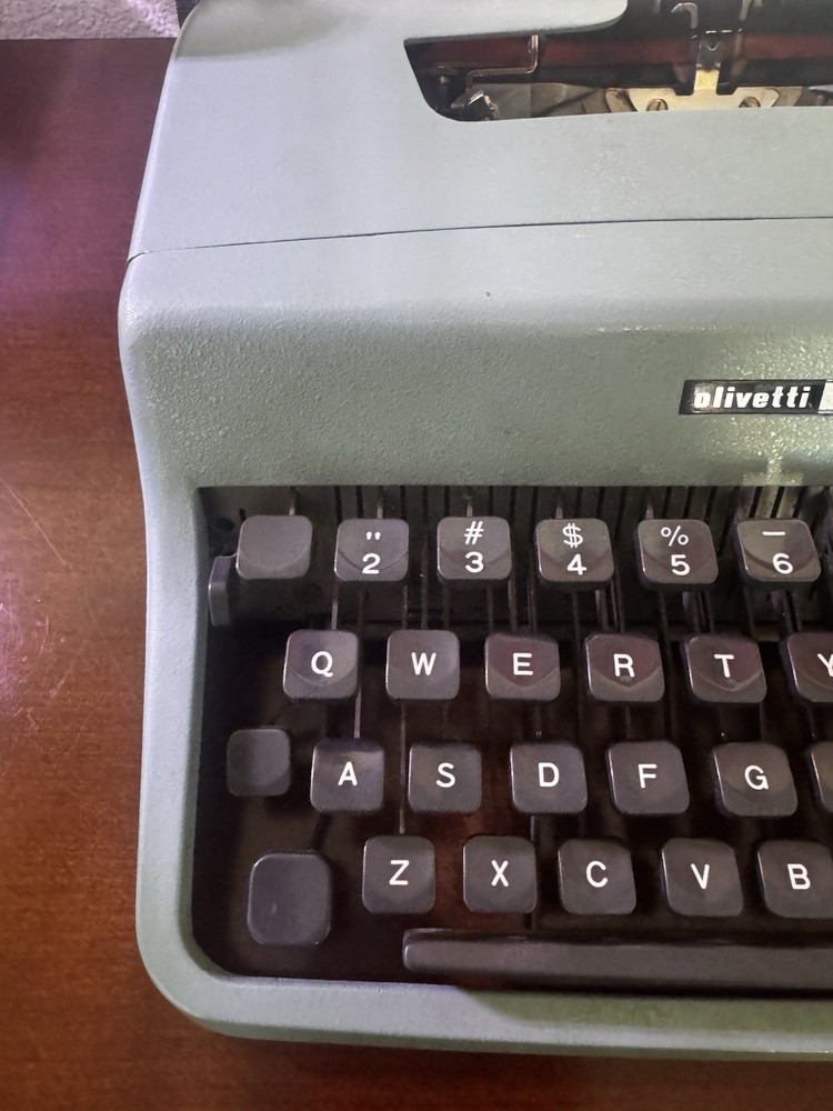 Nice! Serviced - 1971 Olivetti Lettera 32 Spanish Keyboard Portable Typewriter
