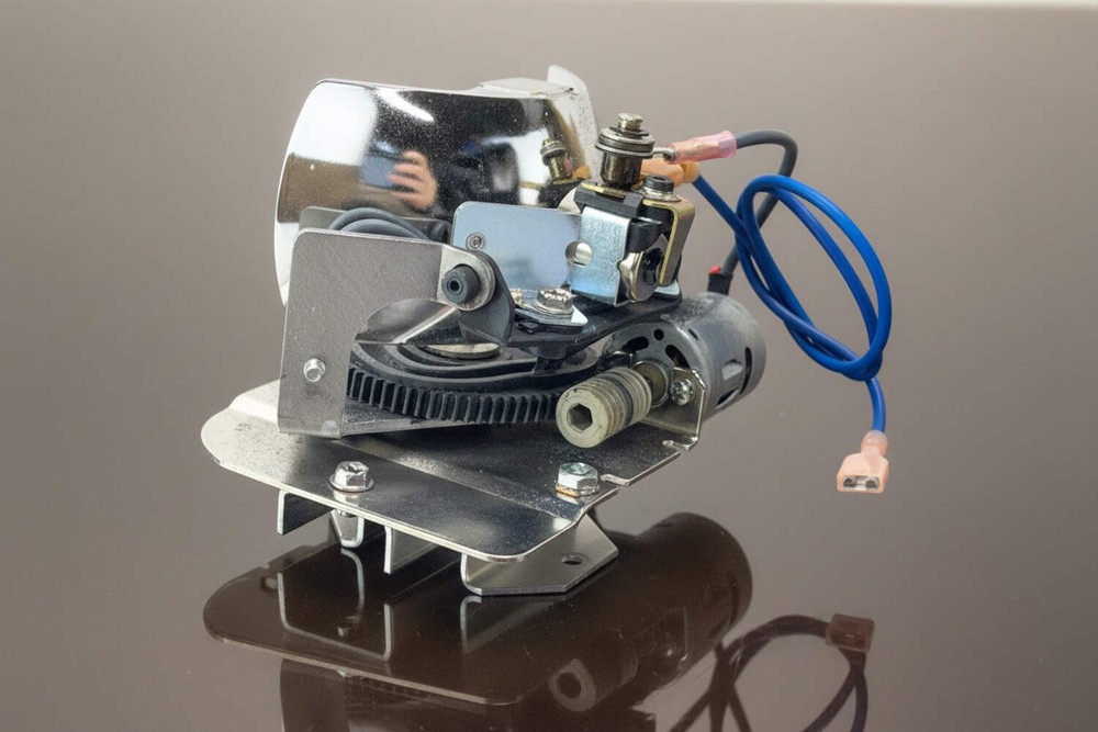 Code 3 MX7000 Lightbar - Oscilaser Wobble Light With MX7000 Riser