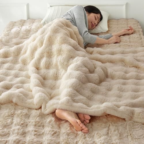 Iris Plaza Fluffy Blanket a double-layered lap blanket with a soft comfortable