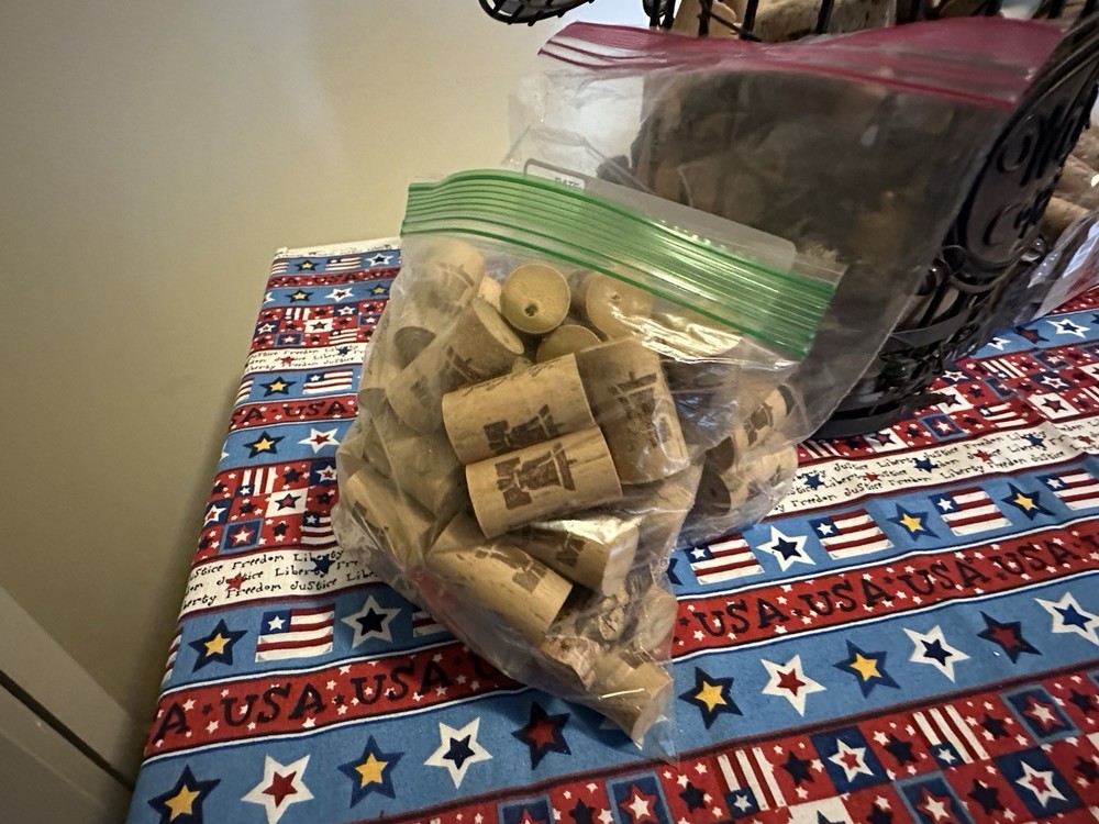 Chateau Du Monde Wine Corks Holder with extra corks