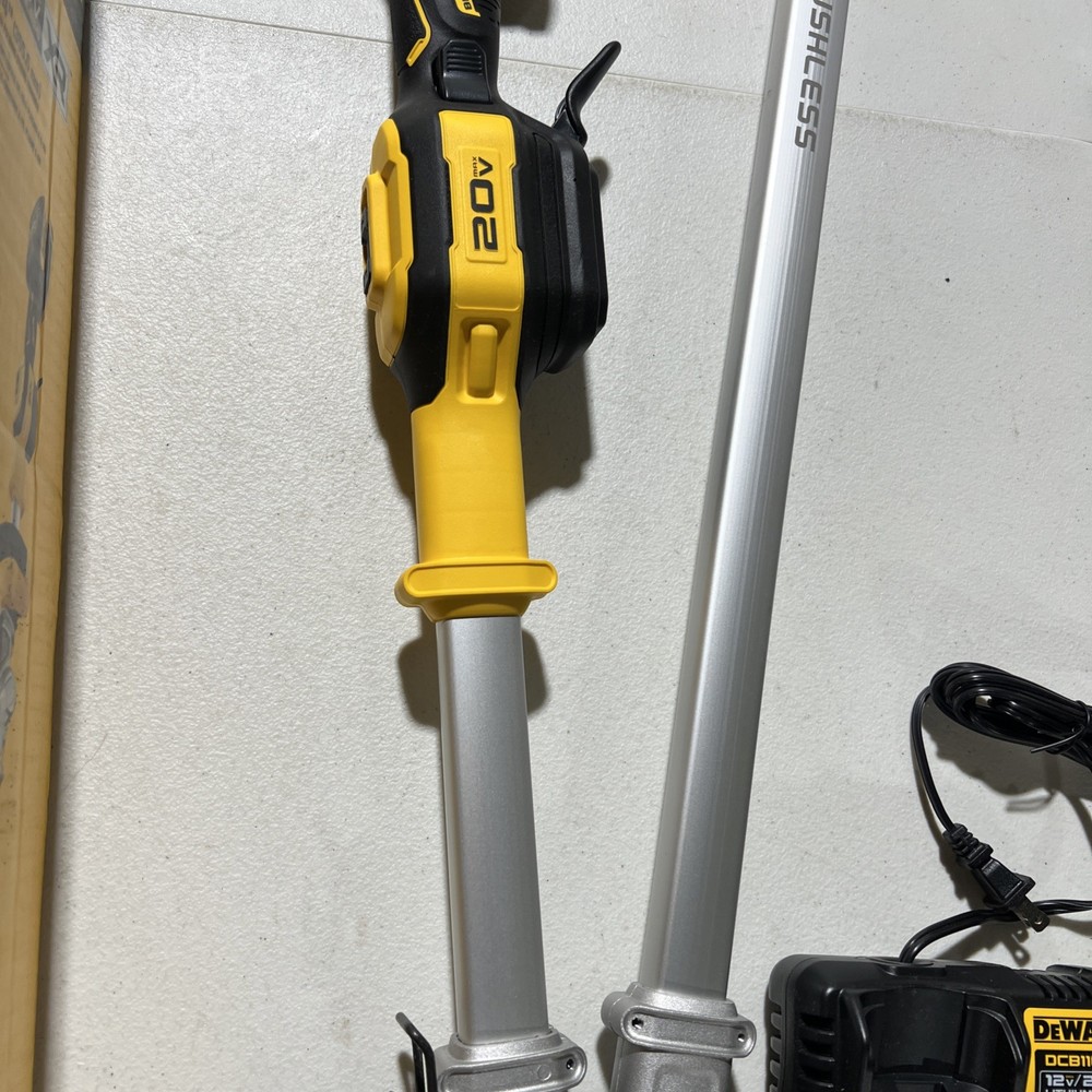 DEWALT DCST922P1 20V MAX 14” Cordless Folding Dual Line String Trimmer Kit
