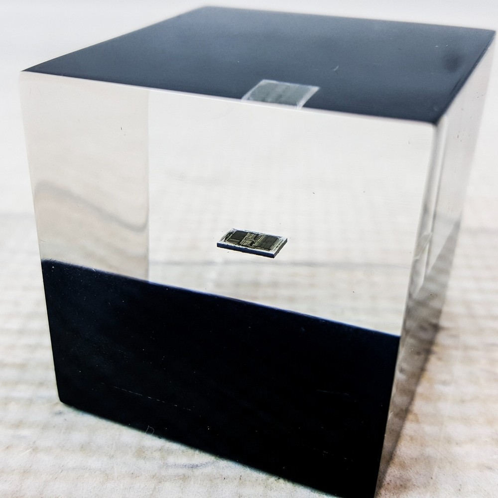World's First Single-Chip 32-Bit CPU HP 9000 WorkStation Acrylic Paperweight