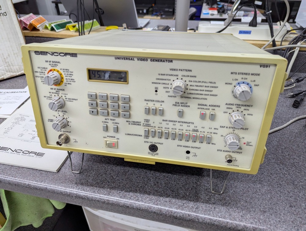 SENCORE VG91 - Vintage Universal Video Generator - Powers On - User Manual