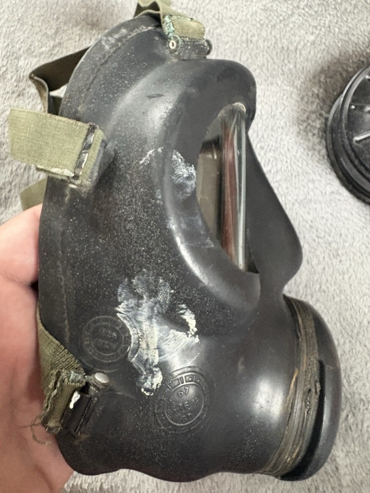 British Military Issue 1966 S 6 Respirator, Size Small