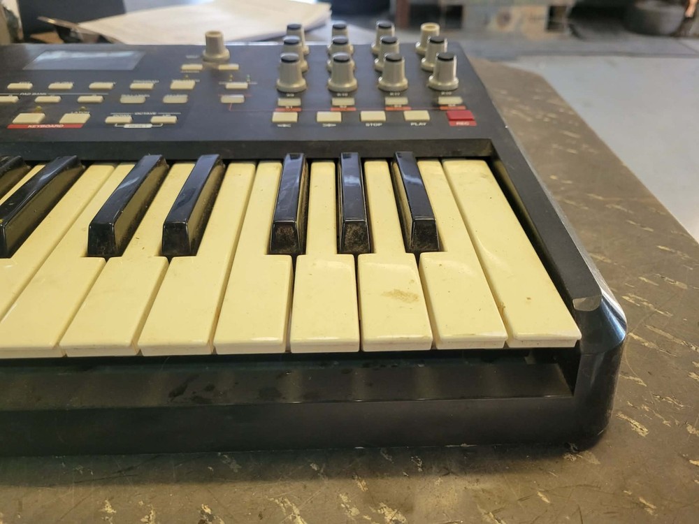 AKAI professional mpk25 usb/midi performance keyboard