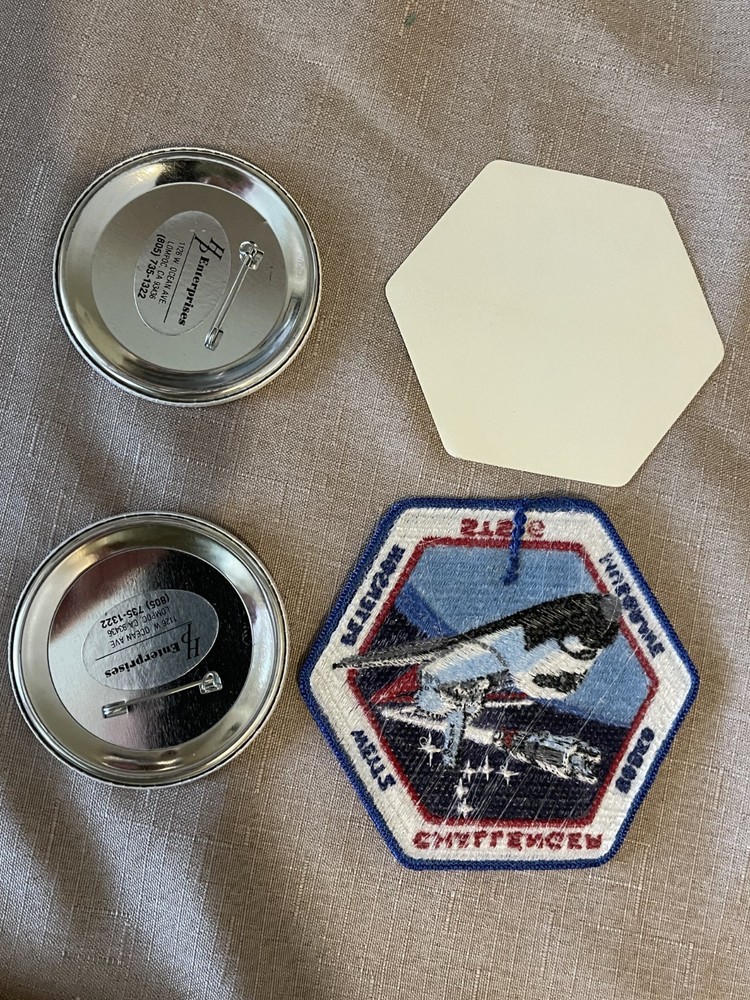 CHALLENGER SPACE SHUTTLE BOOKLET PATCH PIN DECAL