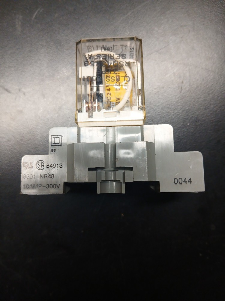 SQUARE D RELAY 8501 RSD43V53 with 8501NR43 SOCKET