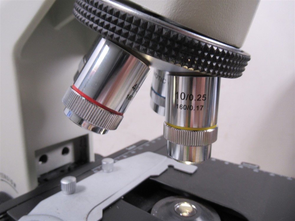 Frey B2-220 Binocular Microscope w/ Motic Objective Lenses & Eyepieces