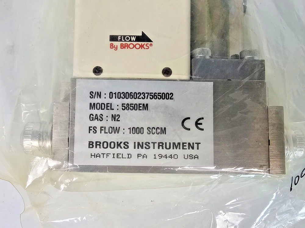 Brooks Instrument emcore mass flow controller 5850EM / N2 / 1000 sccm