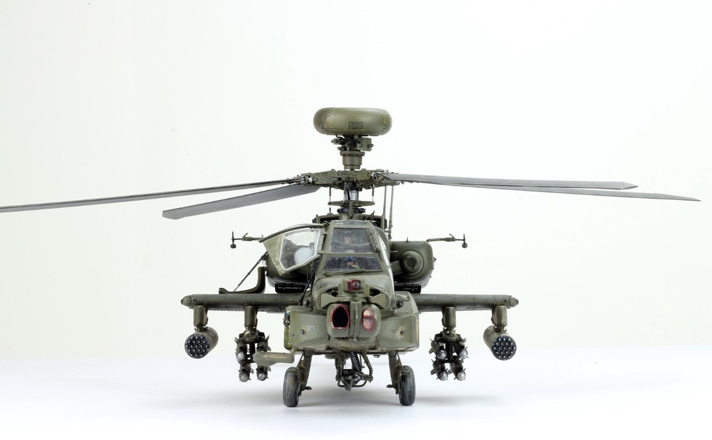ProBuilt 1:35 AH-64D Apache Longbow Helicopter /w 2 Pilots (PreOrder)