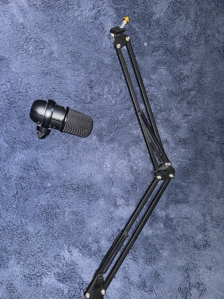 Microphone Solo Cast With Microphone Stand Very Good Condition