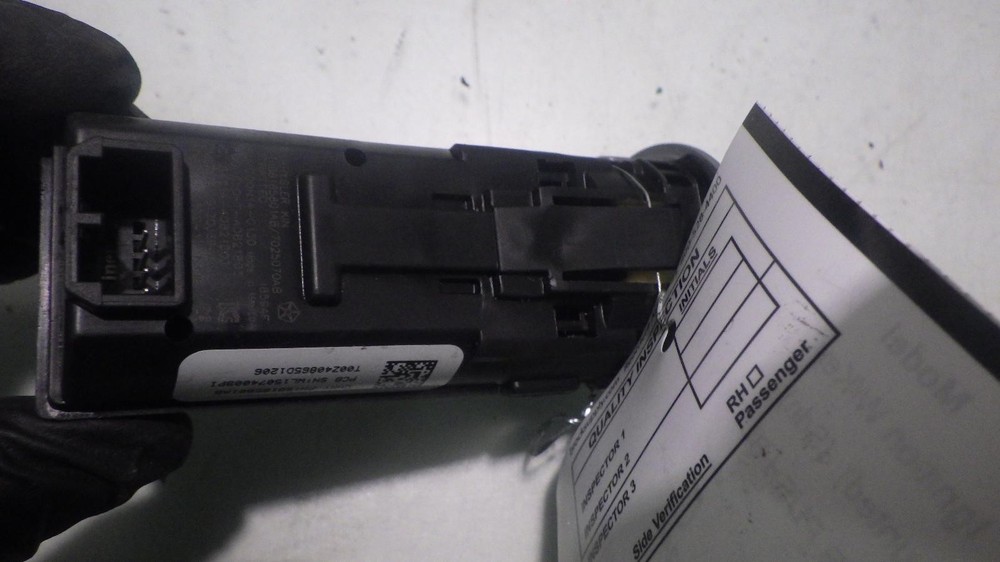 15 CHRYSLER 200 Push Button Ignition 68185801AB