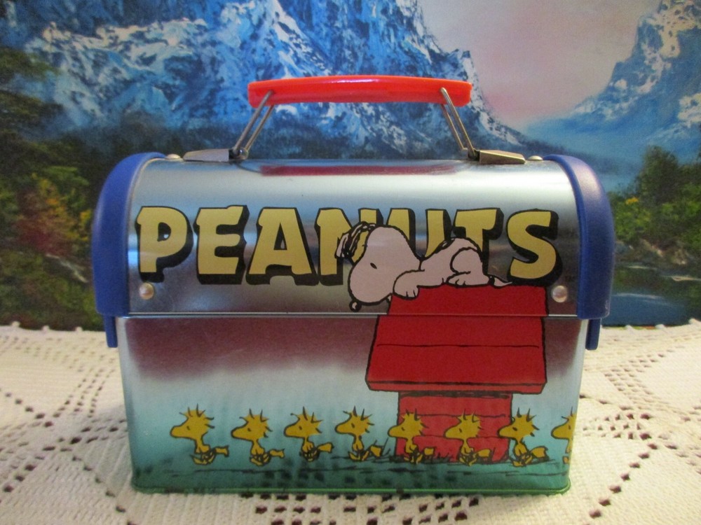 Peanuts Round Top Metal Lunch Box ~ Empty