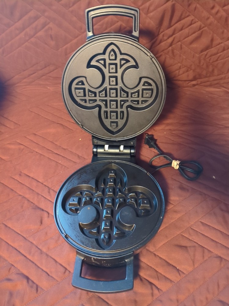 Fleur De Lis Belgian Waffle Maker FDL2011