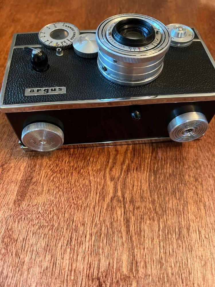 Argus C3 Brick 35mm Rangefinder Camera with Cintar Lens, Flash, and Case