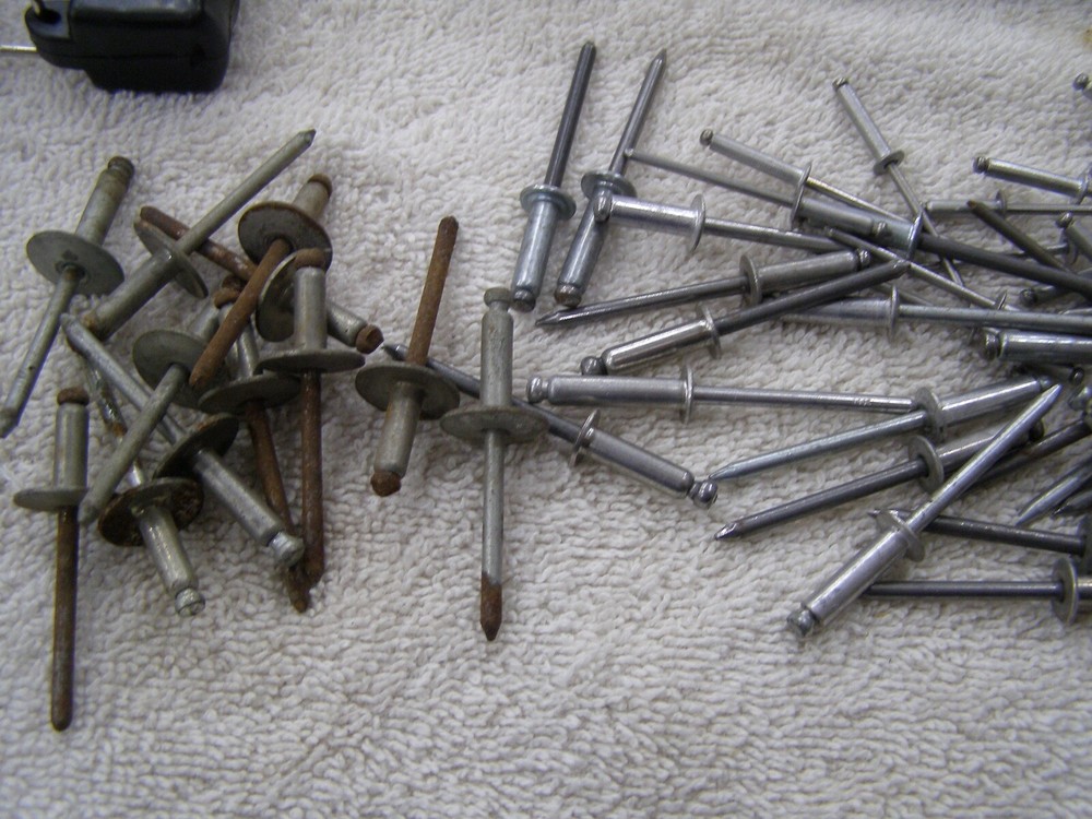 4 Rivet Guns 2 Pop Rivet USM 2 Unmarked 1 blue one missing pin + Some Rivets